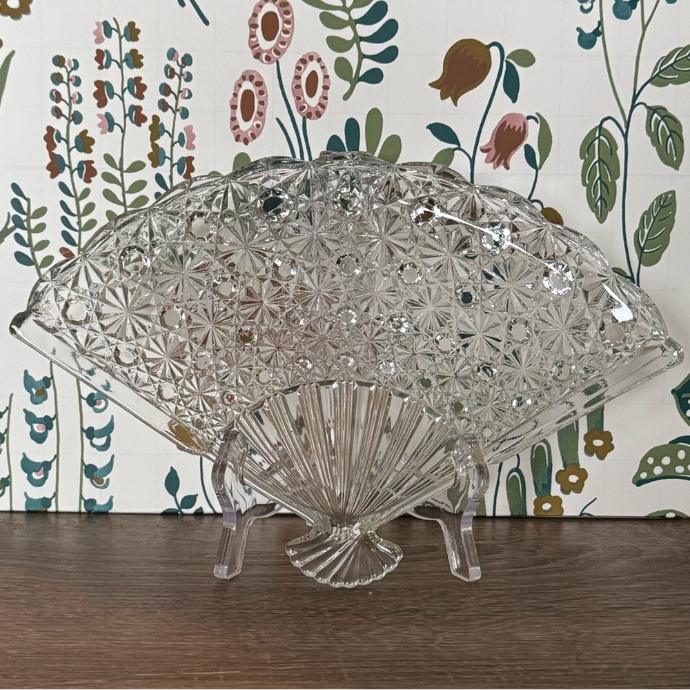 Vintage Fenton Daisy & Button Fan Snack / Vanity Plate 1950s